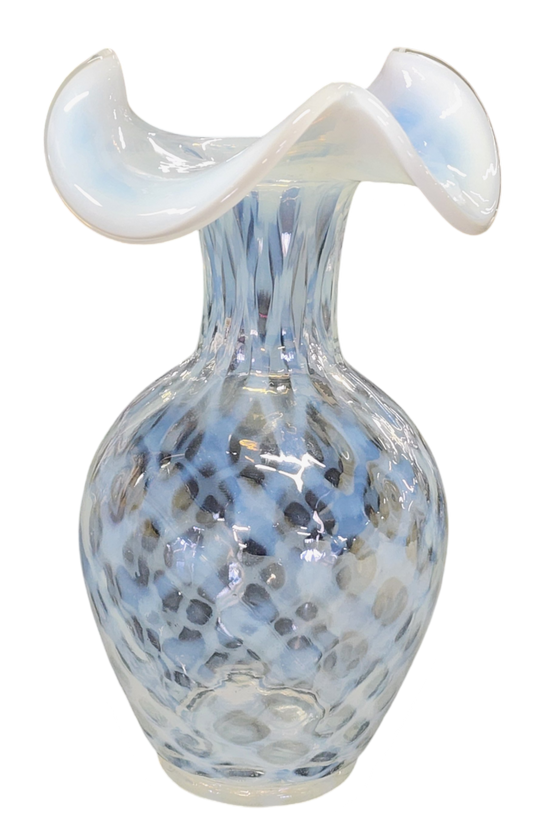 Fenton French Opalescent Diamond Optic Vase – A Blend of Elegance and Craftsmanship