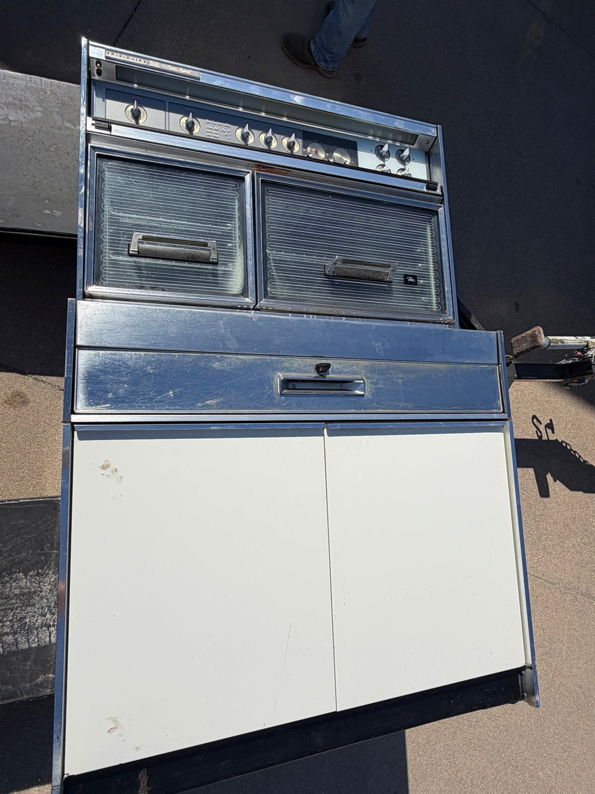 Vintage 1960s Frigidaire Flair Double Oven Range — "Bewitched" Stove (Untested) — photo 1