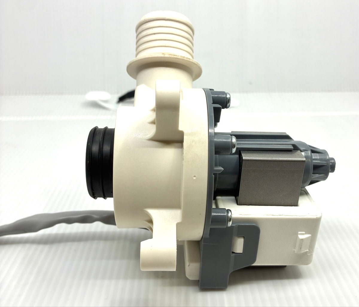 GE washer drain pump HANYU B30-3A02 side profile showing pump housing, motor core and ribbed outlet port