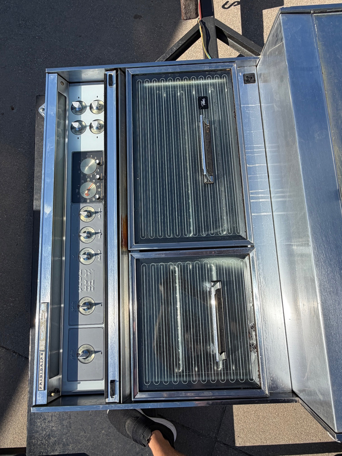 Vintage 1960s Frigidaire Flair Double Oven Range — "Bewitched" Stove (Untested) — photo 2