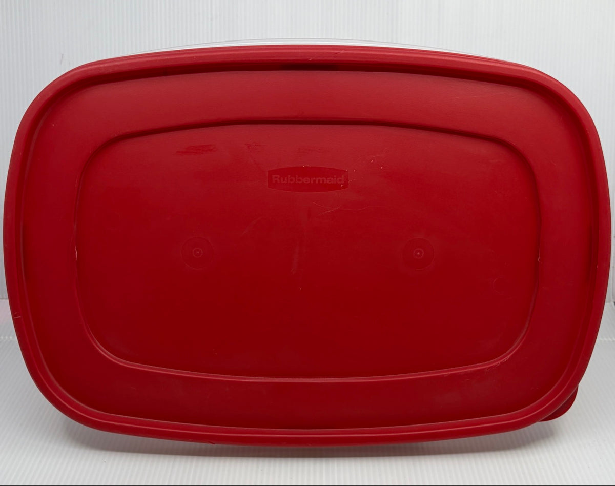 Rubbermaid Easy Find Lids Racer Red snap lid top view with embossed Rubbermaid logo