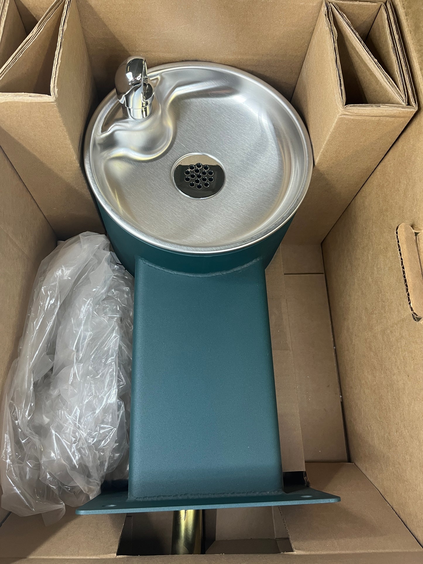 Elkay LK4405EVG Outdoor ADA Wall Mount Drinking Fountain-Powder Coated Green