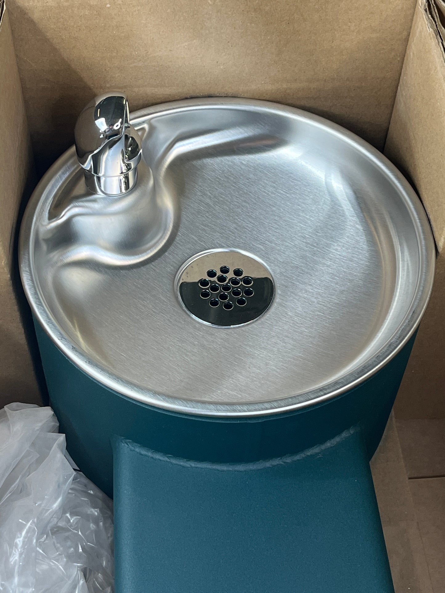 Elkay LK4405EVG Outdoor ADA Wall Mount Drinking Fountain-Powder Coated Green