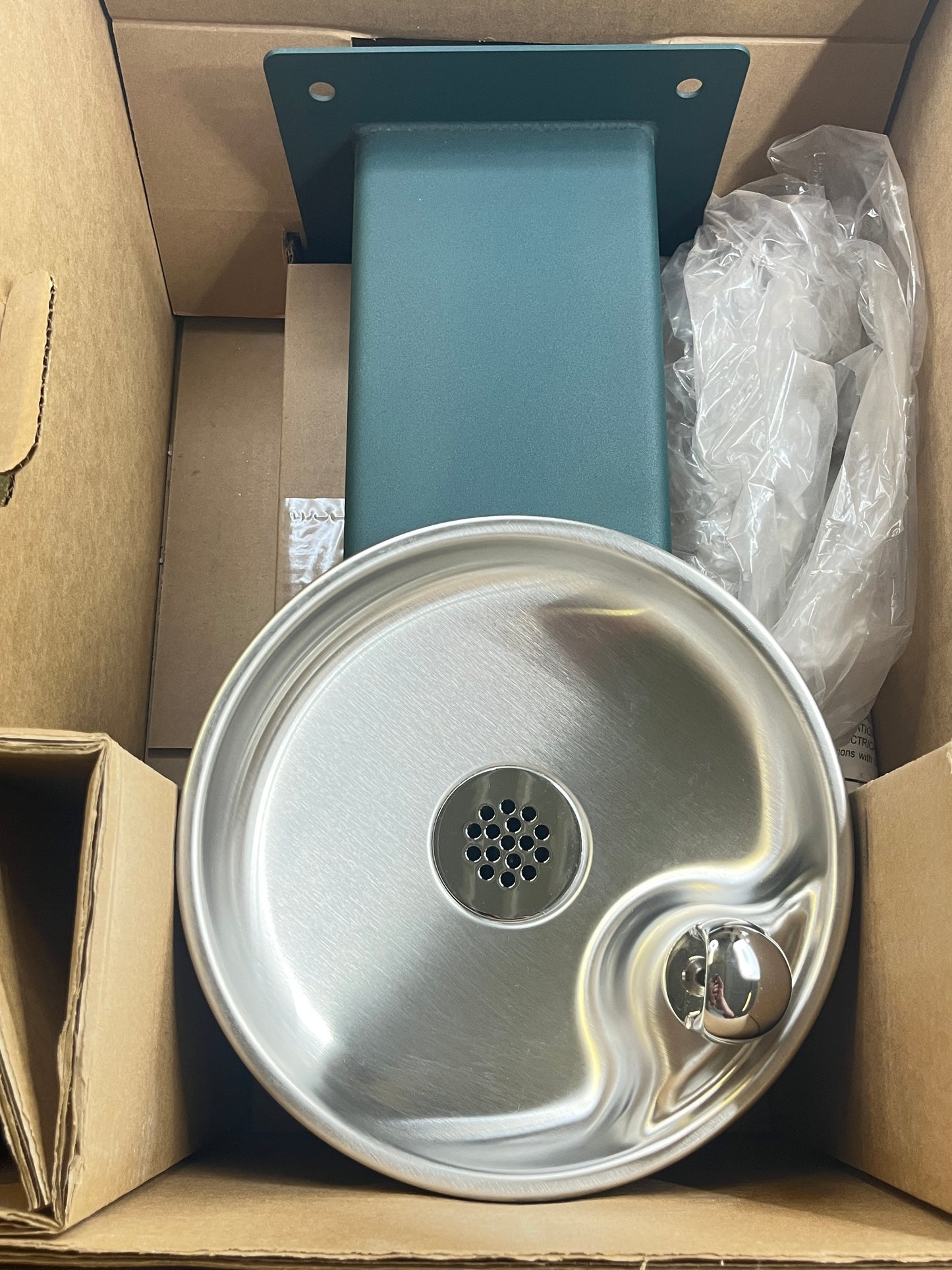 Elkay LK4405EVG Outdoor ADA Wall Mount Drinking Fountain-Powder Coated Green